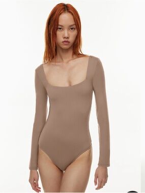 Babaton Contour Squareneck Longsleeve
Bodysuit | Aritzia